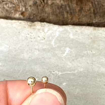 14kt Gold Ball Stud Earrings