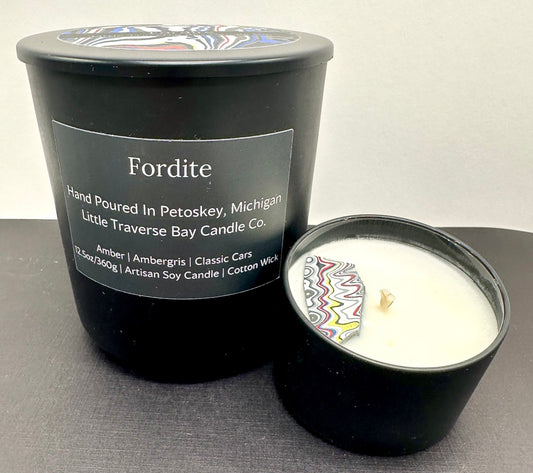Soy candle, hand poured, includes fordite chunk, locally made, hanni gallery